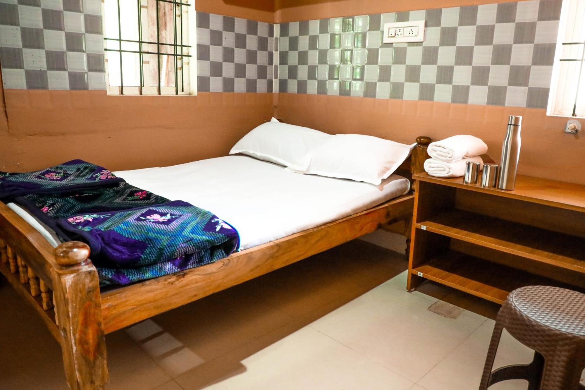 Isiri River Side Homestay Kalasa